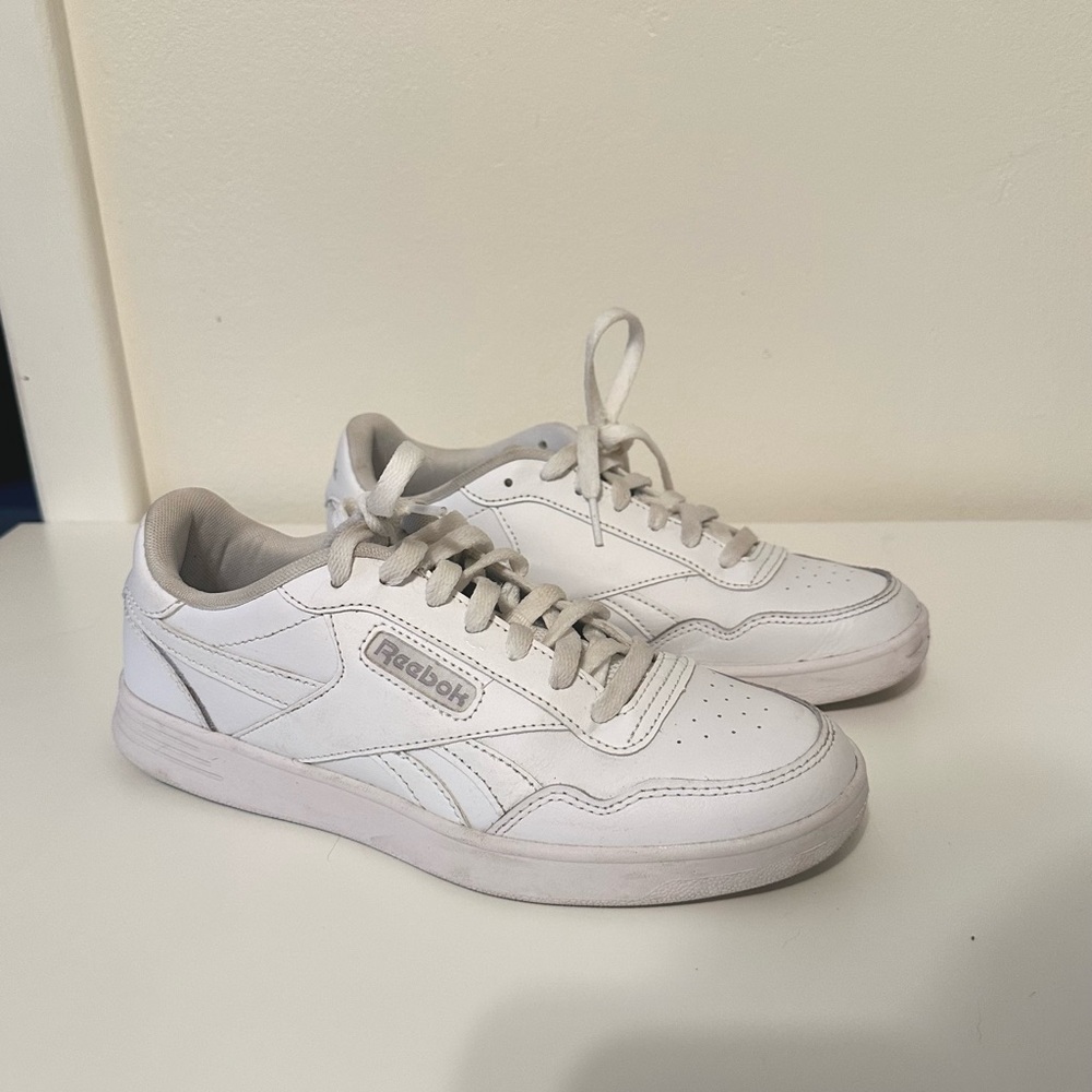 White Reeboks size 8 like new